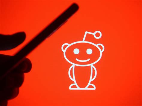 rpiracy|A guide to Reddit's r/piracy subreddit, and how the community.